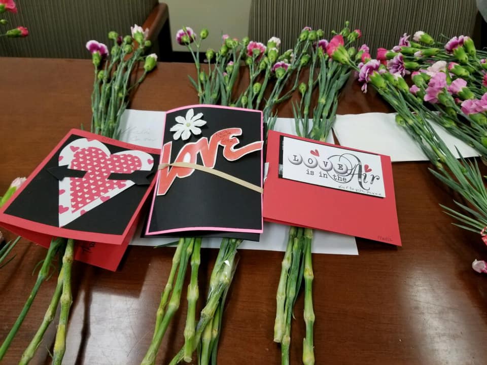 Who to give flowers to on valentine's day?